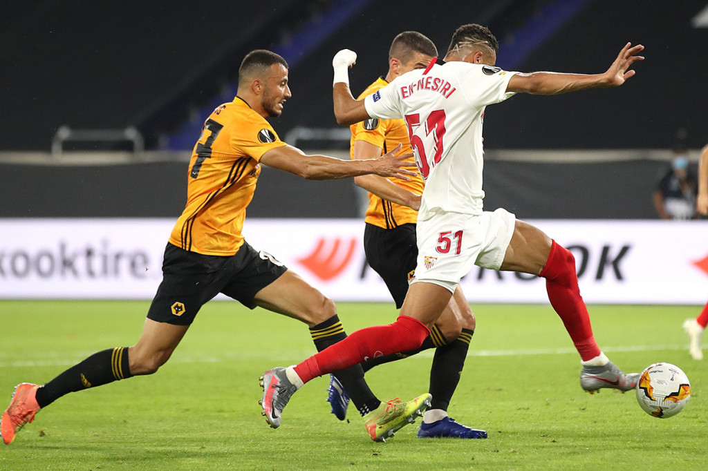 Laga babak kedua berlangsung serupa dengan fase akhir babak pertama, di mana Sevilla begitu dominan dalam menguasai bola untuk memaksa Wolverhampton bertahan sangat dalam.