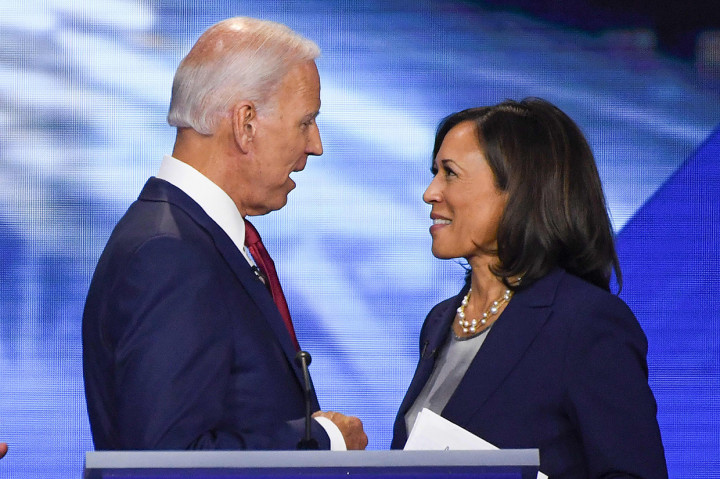 Joe Biden menunjuk Kamala Harris sebagai pasangannya, pilihan penting yang menempatkan senator dari California tersebut menjadi calon wakil presiden perempuan kulit hitam pertama AS. 