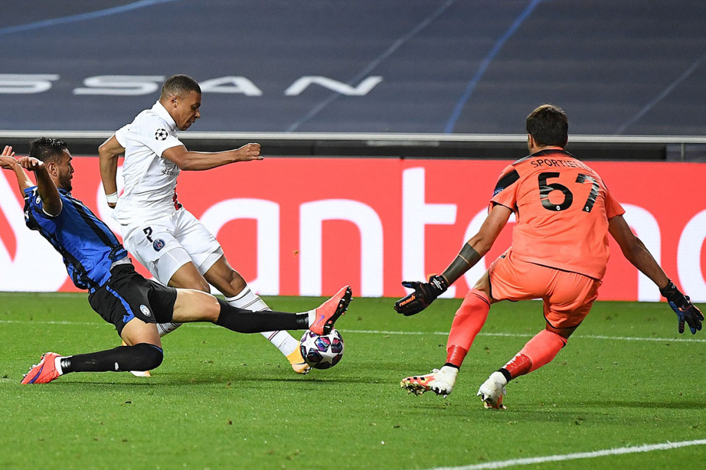 Kendali permainan kembali berada di tangan PSG, terlebih sejak Thomas Tuchel memasukkan Kylian Mbappe menggantikan Sarabia pada menit ke-60. Mbappe dua kali hampir menyamakan kedudukan, tetapi tembakannya dari sudut sempit selalu berhasil digagalkan entah oleh Sportiello ataupun Jose Palomino.