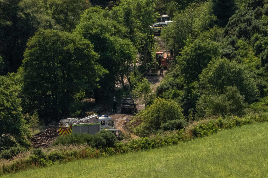 Sekitar 30 kendaraan darurat dikerahkan ke lokasi kecelakaan yang terjadi pada pukul 09:40 waktu setempat (08:40 GMT).