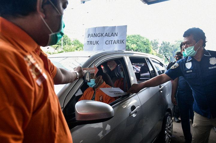 Direktorat Reserse Kriminal Umum Polda Metro Jaya menggelar rekonstruksi kasus pembunuhan berencana terhadap warga negara Taiwan bernama Hsu Ming Hu, 52, yang jasadnya dibuang di daerah Subang, Jawa Barat. Rekonstruksi digelar di Mako Polda Metro Jaya, Jakarta, Kamis, 13 Agustus 2020.
