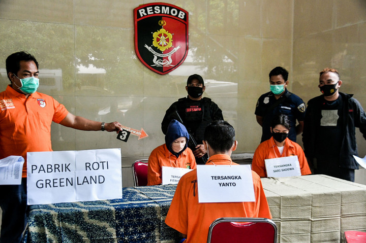 Sebelumnya, polisi telah menetapkan sembilan orang tersangka, namun baru empat yang tertangkap. Salah satunya ialah pelaku utama yang berperan merencanakan pembunuhan tersebut yaitu seorang perempuan berinisial SS, 37, yang merupakan sekretaris pribadi Hsu. Sementara tiga pelaku lainnya yang telah ditangkap yaitu FI alias FT, 30, AF, 31, dan SY, 38.