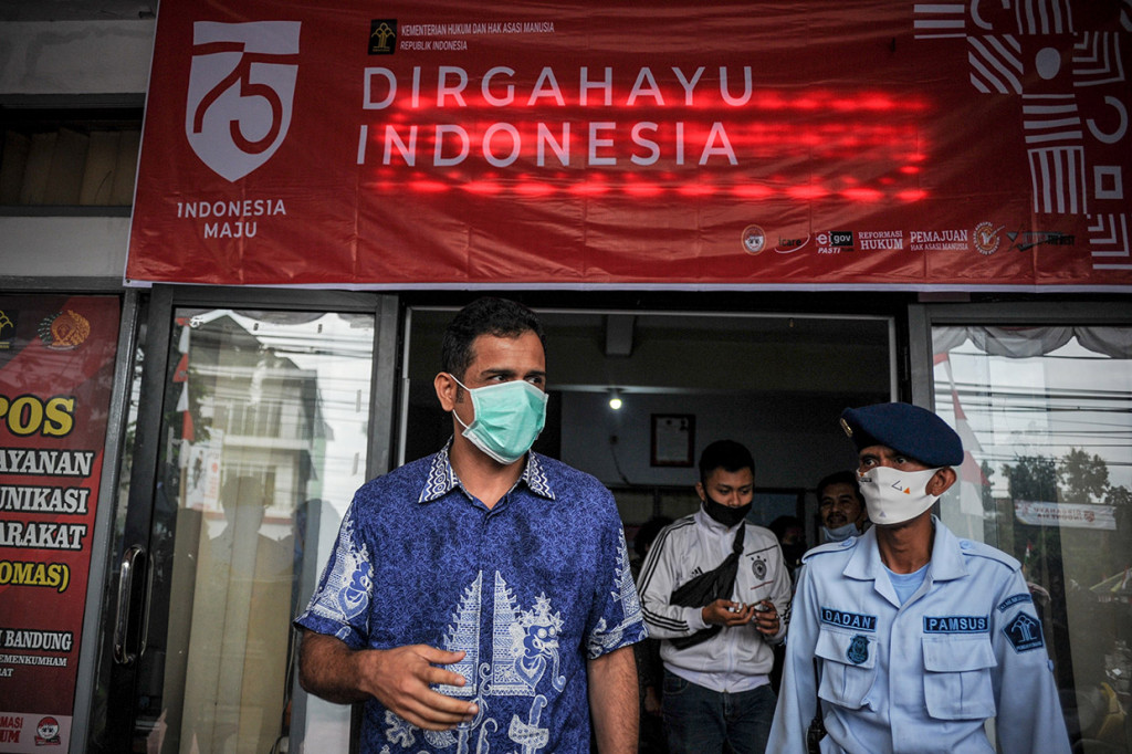Setelah memperoleh cuti menjelang bebas pada 14 Juni lalu, M Nazarudiin datang ke Bapas Kelas I Bandung untuk menerima surat bebas murni setelah menjalani masa tahanan di Lapas Sukamiskin.