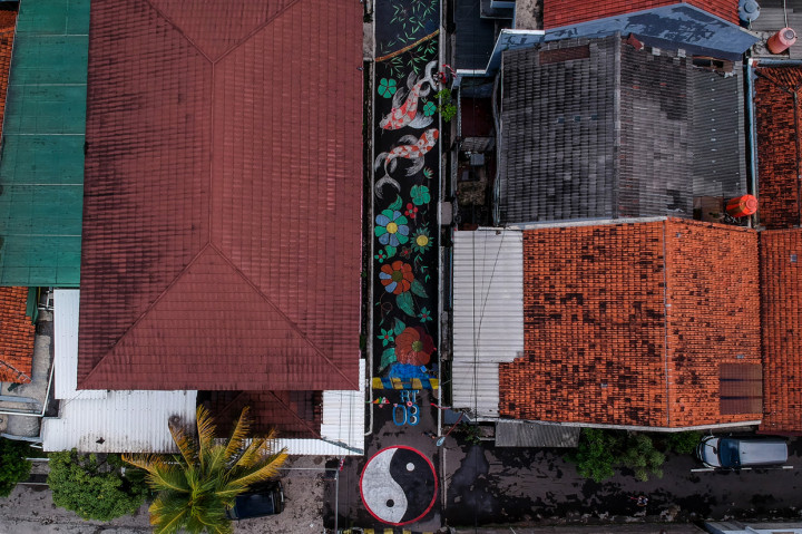 Warga RT 08 RW 05 Kecamatan Rancasari, Cipamokolan berinisiatif untuk menghias gang untuk memeriahkan HUT ke-75 RI secara swadaya guna mengasah kreativitas warga. 