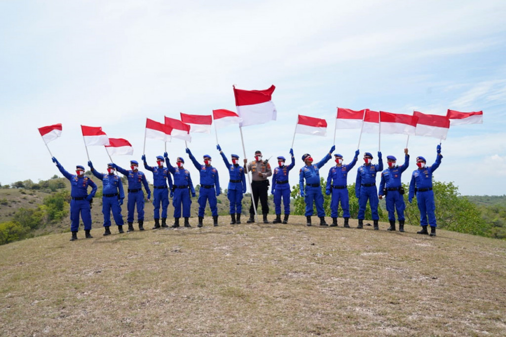 Dirpolairud Polda Aceh Kombes Soelistijono, mengimbau kepada masyarakat pesisir pantai khususnya dan untuk kapal-kapal nelayan, agar mengibarkan bendera Merah Putih mulai 1 hingga 31 Agustus 2020, untuk mengenang Hari Kemerdekaan ke-75 Republik Indonesia. 