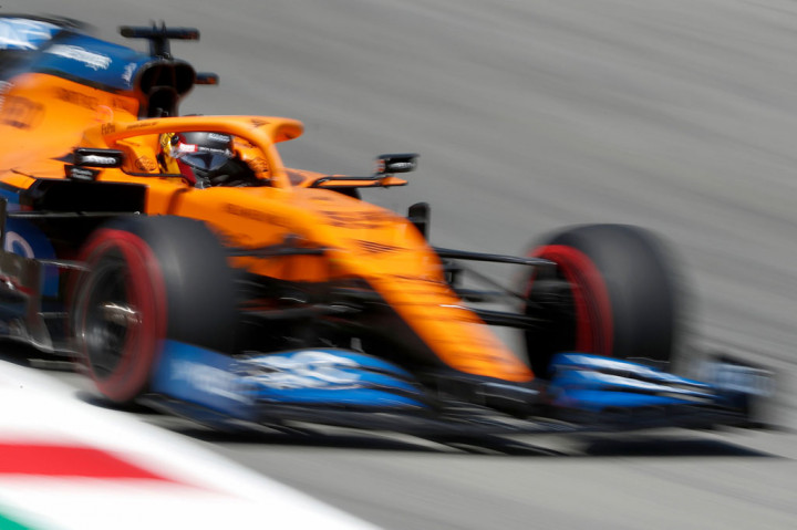 Baris keempat dihuni oleh duet McLaren Carlos Sainz dan Lando Norris. Norris unggul hanya 0,003 detik dari Charles Leclerc untuk menyingkirkan pebalap Ferrari itu ke P9. Pierre Gasly melengkapi posisi start sepuluh besar untuk AlphaTauri.