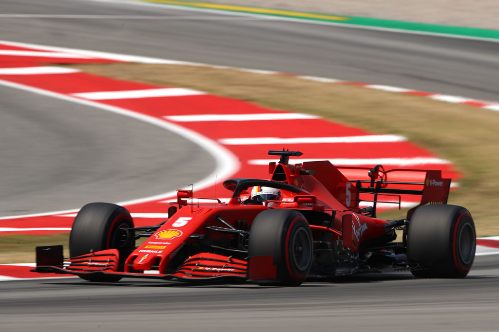 Sementara itu Sebastian Vettel masih kewalahan menemukan kecepatan Ferrari SF1000 dan gagal lolos ke Q3 untuk kedua kalinya secara beruntun setelah terpaut 0,002 detik.