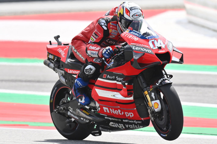 Juara GP Austria 2019 Andrea Dovizioso hanya mampu mengamankan P4. Dovi mengaku ingin fokus menyelesaikan musim ini bersama Ducati menyusul konfirmasi dirinya bakal meninggalkan tim pabrikan asal Italia itu setelah musim ini berakhir.