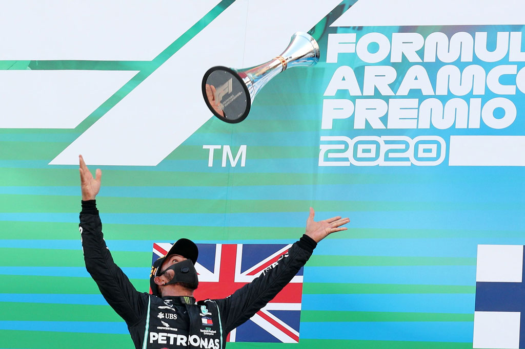 Lewis Hamilton sekali lagi tampil dominan bersama Mercedes dengan menjuarai Grand Prix Spanyol di Sirkuit Barcelona-Catalunya, Minggu, 16 Agustus 2020 malam WIB.