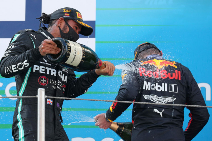 Dengan capaian itu Hamilton kini cuma butuh tiga kemenangan lagi untuk menyamai rekor sepanjang masa sebanyak 91 yang dicatat Michael Schumacher.