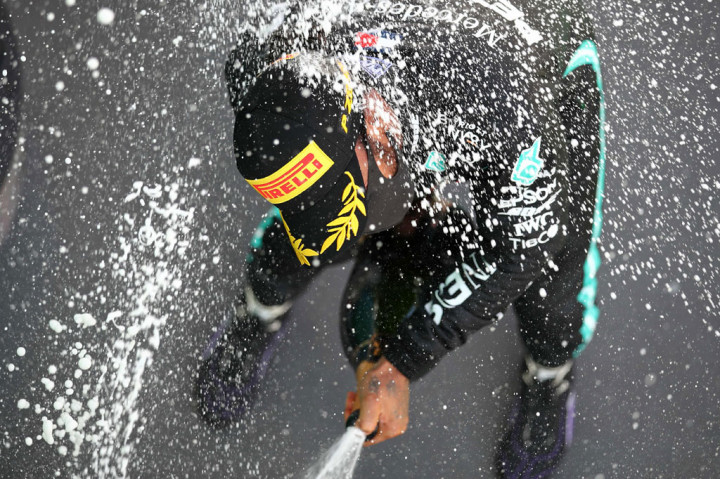Dengan podium ke-156 selama kariernya itu, Hamilton kini memperlebar jaraknya pada puncak klasemen pembalap menjadi 37 poin dari Verstappen setelah enam balapan.