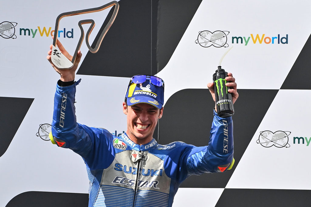 Joan Mir meraih podium pertamanya di MotoGP dengan mempersembahkan finis runner-up untuk Suzuki, setelah memanfaatkan kesalahan Jack Miller yang melebar di tikungan terakhir jelang finis.