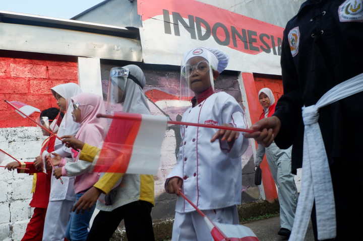 Pawai yang diikuti puluhan peserta tersebut untuk menyambut HUT ke-75 Kemerdekaan Republik Indonesia. ANTARA Foto/Wahyu Putro A