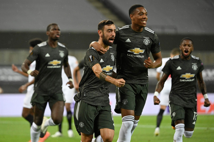 MU unggul lebih dulu lewat penalti Bruno Fernandes di awal babak pertama. 