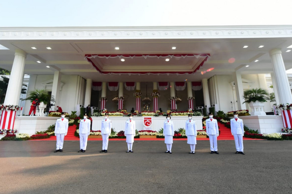 Paskibraka 2020 yang bertugas hari ini telah dikukuhkan oleh Presiden Joko Widodo pada Kamis, 13 Agustus 2020, di Istana Negara. Mereka telah mengucapkan Ikrar Putra Indonesia dan siap untuk menjalankan tugasnya pagi ini.