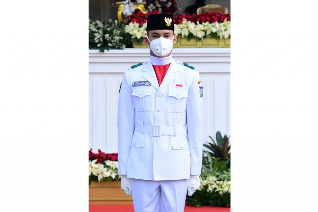 Muhammad Adzan dari Provinsi Nusa Tenggara Barat yang bertugas sebagai komandan kelompok sekaligus pembentang bendera