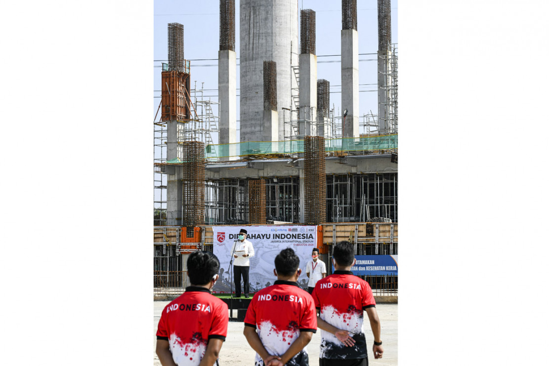 Bendera Merah Putih Raksasa Berkibar di Proyek Jakarta ...