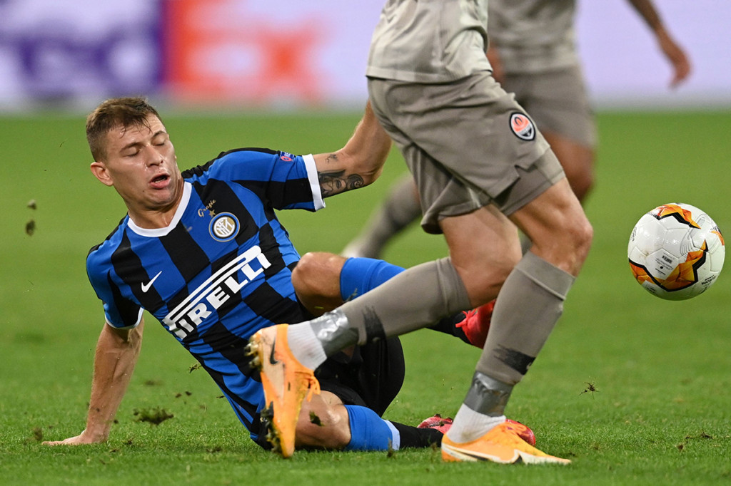 Setelah unggul satu gol Inter memilih bermain lebih pasif dan membiarkan Shakhtar mendominasi penguasaan bola. Walhasil tim Ukraina itu mampu menguasai lebih banyak bola. Namun kokohnya barisan pertahanan Inter membuat Shakhtar tidak mampu menciptakan satu peluang pun.