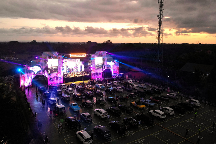 Bali Revival 2020 menampilkan musisi dan band lokal Bali dari berbagai aliran atau jenis musik, di antaranya Lolot, Navicula, Di Ubud, Balawan, The Hydrant, Dialog Dini Hari, Jun Bintang, Dek Ulik, dan Manja Grup.