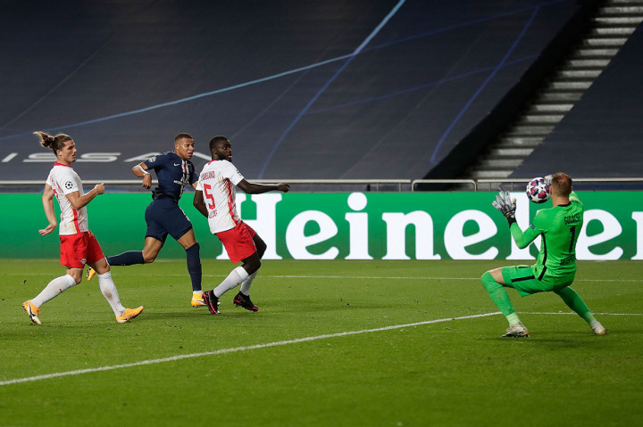 Kylian Mbappe memiliki peluang bagus saat sundulannya melebar. Sedangkan peluang berikutnya dari penyerang Prancis itu adalah saat tendangannya dapat ditahan kiper Gulacsi.