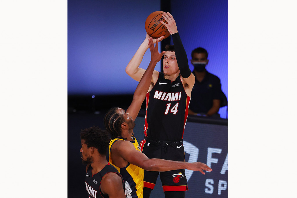 Jump shot Tyler Herro pada 8 menit 52 detik tersisa membuat Miami Heat menyamakan kedudukan dan menjadi awal kebangkitan untuk melesat menang 113-101 atas Indiana Pacers.  
