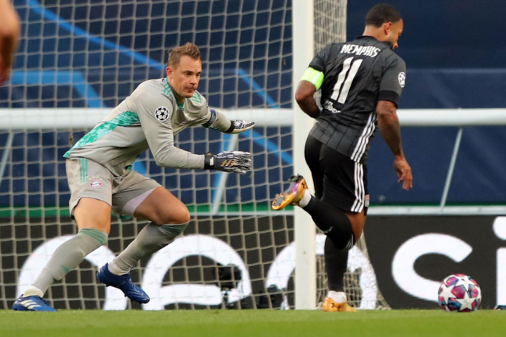 Lyon sebetulnya sempat mengancam di awal laga saat Maxence Caqueret mampu memotong umpan Thiago Alcantara dan mengirimkan ke Memphis Depay. Kapten Lyon itu kemudian memperdaya kiper Manuel Neuer, tetapi tembakan penyelesaiannya hanya menghantam sisi luar jaring gawang.