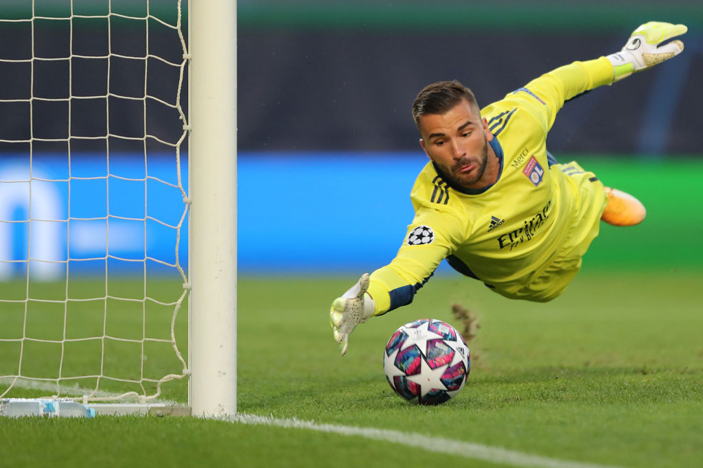 Bayern balik mengancam lewat Leon Goretzka yang berusaha menyelesaikan umpan silang Lewandowski, tetapi kiper Anthony Lopes berhasil menepis bola.