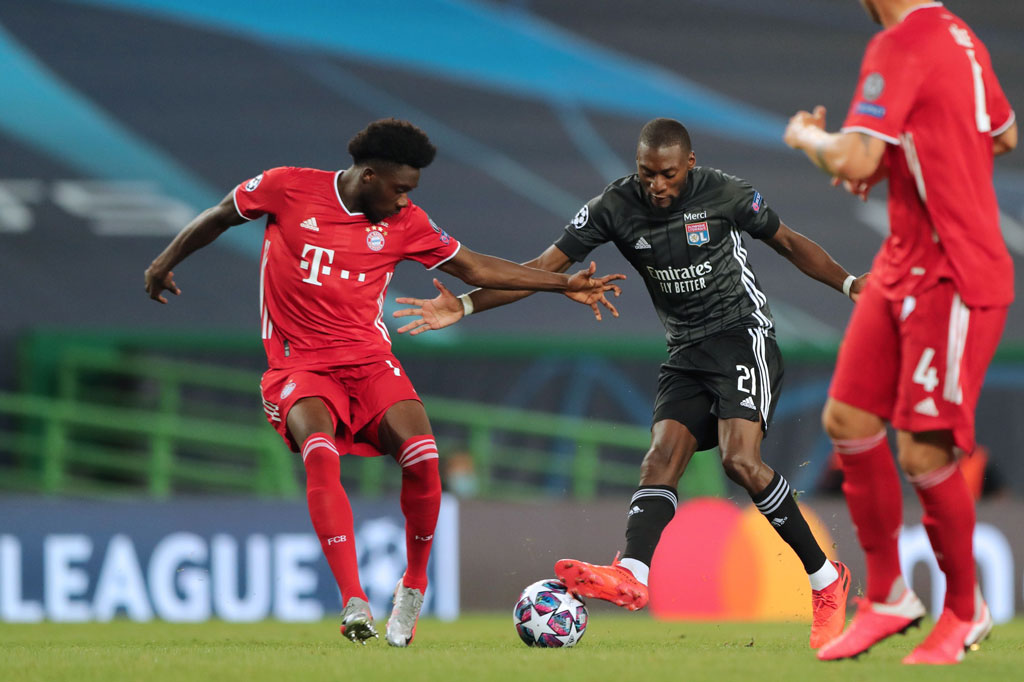 Lyon kembali mengancam pada menit ke-17 melalui Karl Toko Ekambi yang berhasil menghindari hadangan Alphonso Davies, tetapi tembakannya masih membentur tiang gawang.