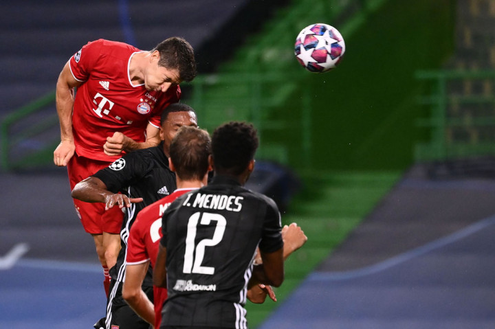 Kerja keras Bayern menambah keunggulan akhirnya membuahkan hasil dua menit jelang bubaran, Lewandowski berhasil melompat paling tinggi di tengah kotak penalti untuk menyambut tendangan bebas Joshua Kimmich dan menjebol gawang Lyon.