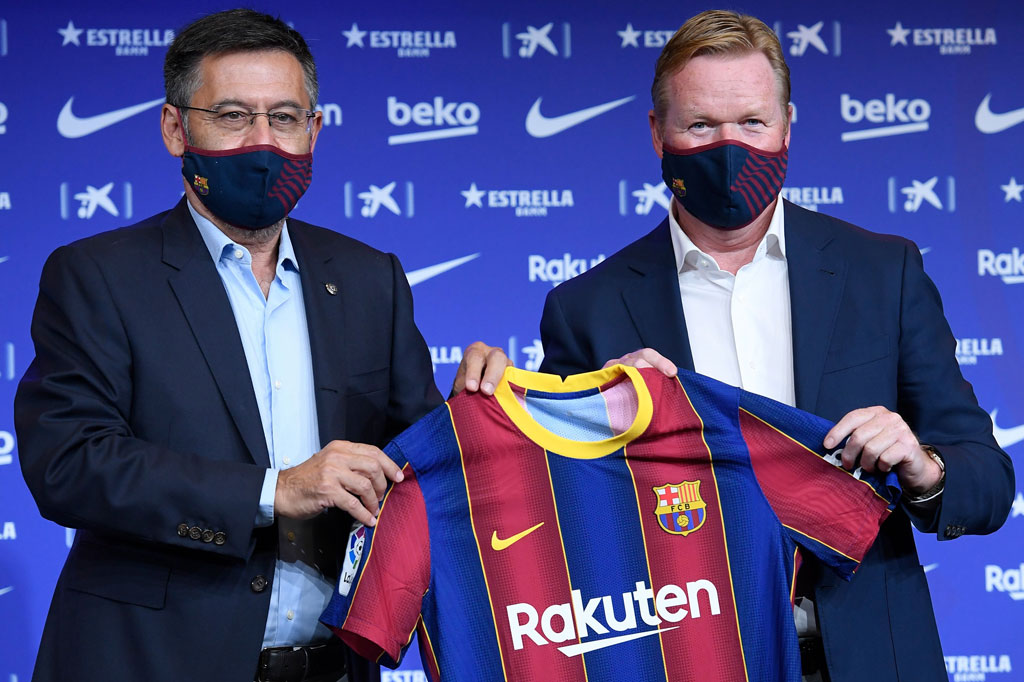 Presiden Barcelona Josep Maria Bartomeu secara resmi memperkenalkan Ronald Koeman sebagai pelatih baru klub Katalan tersebut di Stadion Camp Nou, Rabu, 19 Agustus 2020 waktu setempat.