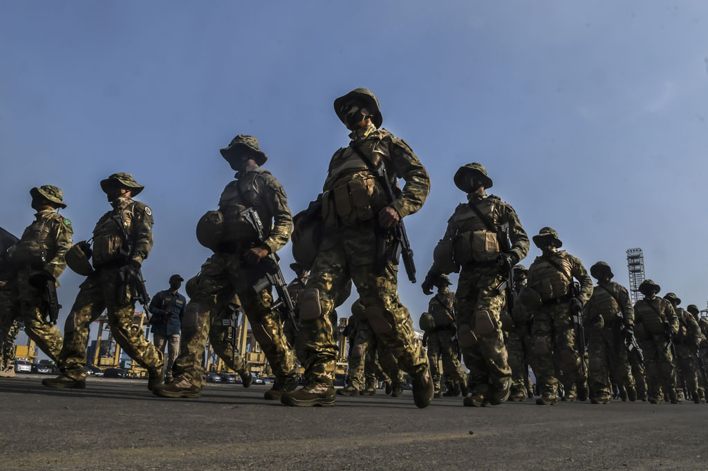 Kabar adanya pendudukan wilayah pantai telah terdeteksi, khususnya oleh TNI AL sebagai penguasa laut dan pantai. Skenario perebutan wilayah itu pun segera disusun, serta menyiapkan operasi pendaratan amfibi.