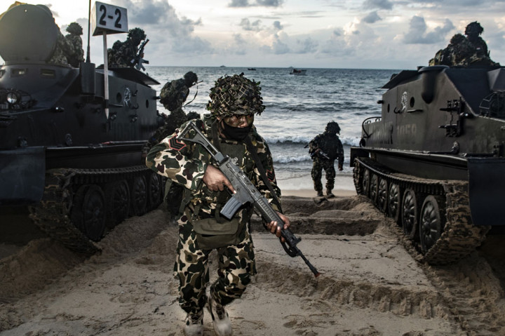 Akhirnya musuh yang mencoba menguasai wialyah NKRI berhasil ditaklukkan dan korps pasukan pendarat kembali menancapkan bendera Merah Putih sebagai simbol penguasaan.