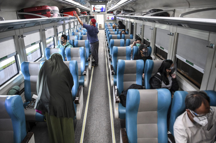 Peningkatan penumpang terlihat pada data keberangkatan Rabu, 19 Agustus 2020 sebanyak 7.800 penumpang. Mengantisipasi melonjaknya penumpang, Daop 1 menambah jumlah perjalanan KA menjadi 27 keberangkatan per hari.