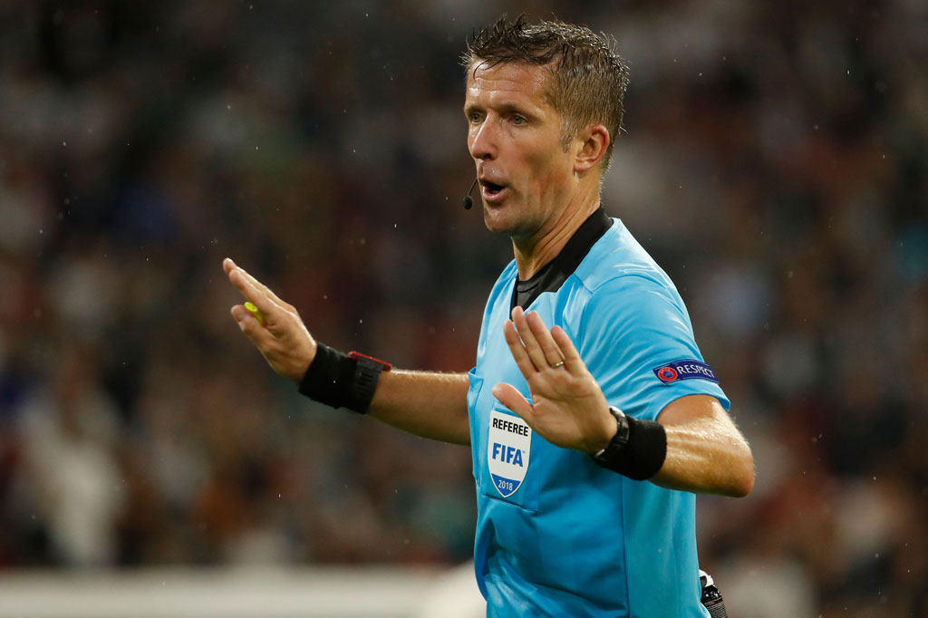 Pertandingan yang diselenggarakan di Estadio da Luz, Lisbon, Portugal pada Minggu, 23 Agustus 2020 waktu setempat itu akan menjadi laga final kompetisi Eropa pertama bagi wasit berusia 44 tahun tersebut. 