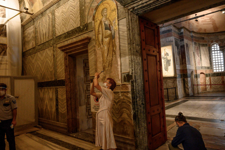 Presiden Turki Tayyip Erdogan pada Jumat, 21 Agustus 2020, kembali mengubah Gereja Chora, salah satu bangunan Kekaisaran Bizantium yang paling terkenal di Istanbul, menjadi sebuah masjid. Keputusan tersebut hanya sebulan setelah Hagia Sophia diubah menjadi tempat ibadah umat Muslim.