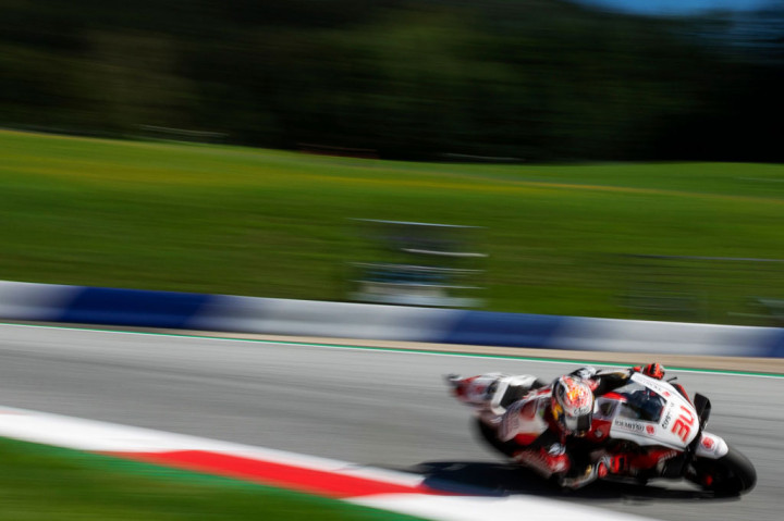 Pembalap LCR Honda Takaaki Nakagami harus puas dengan posisi start kedua dengan selisih 0,022 detik, setelah catatan waktunya di lap terakhir dianulir karena melebihi batas trek.