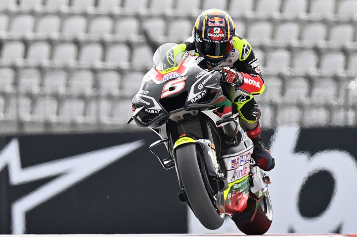 Johann Zarco menjadi yang tercepat ketiga dengan selisih 0,052 detik dari 'polesitter'. Namun jagoan tim Esponsorama Racing itu bakal start dari jalur pit pada Minggu, 23 Agustus 2020 menyusul penalti buntut insiden kecelakaan dengan Franco Morbidelli di GP Austria akhir pekan lalu.