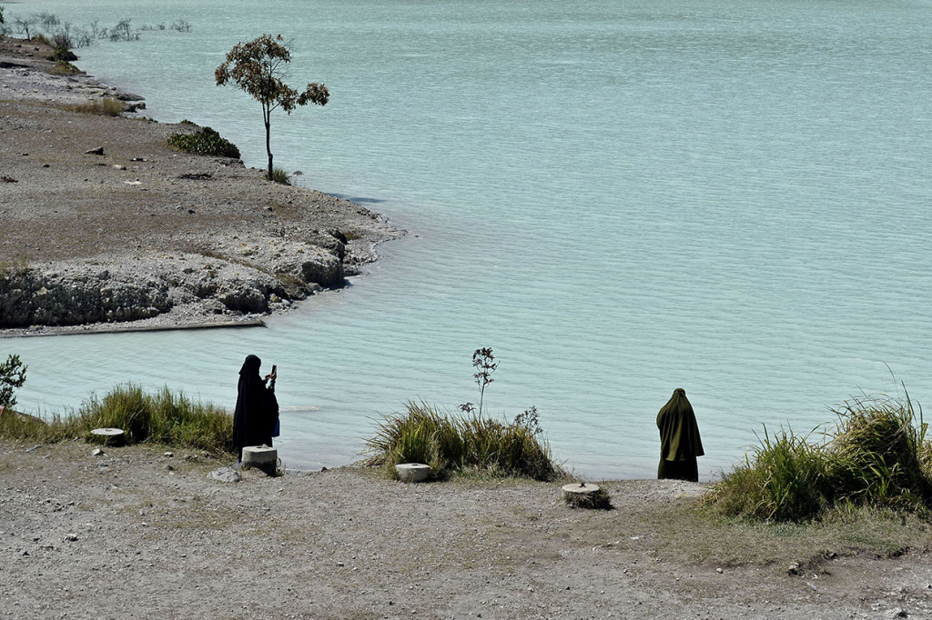 Objek wisata yang dikelola Balai Konservasi Sumber Daya Alam (BKSDA) Jawa Barat II ini merupakan kawah di lereng Gunung Talaga Bodas dengan status aktif tapi tidak berbahaya dan aman untuk dikunjungi. 