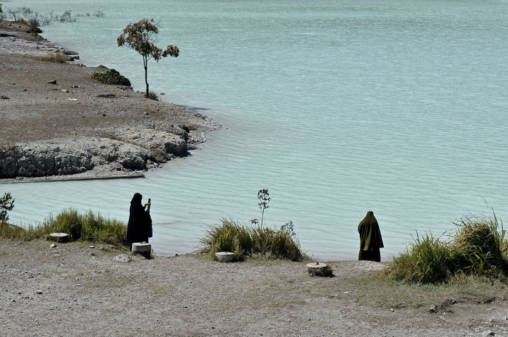 Objek wisata yang dikelola Balai Konservasi Sumber Daya Alam (BKSDA) Jawa Barat II ini merupakan kawah di lereng Gunung Talaga Bodas dengan status aktif tapi tidak berbahaya dan aman untuk dikunjungi. 