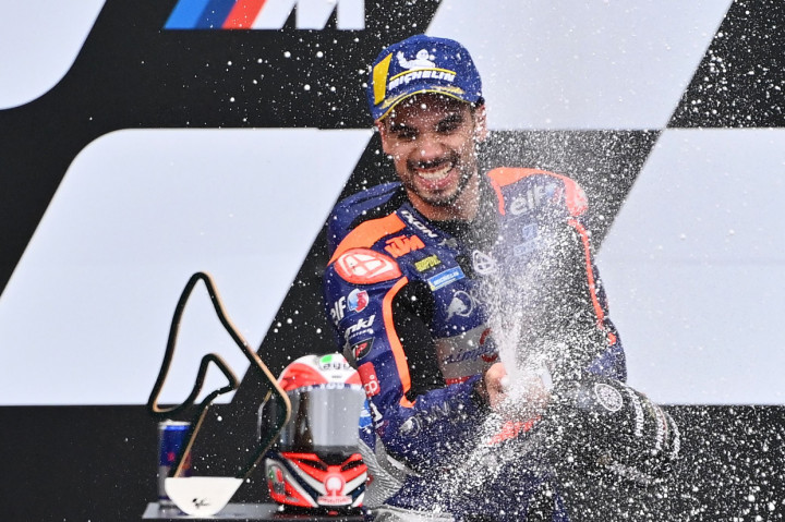 Ia menjadi pemenang suatu seri Kejuaraan Dunia MotoGP pertama asal Portugal. Aksinya juga membawa tim Tech 3 menang untuk kali pertama di MotoGP. 