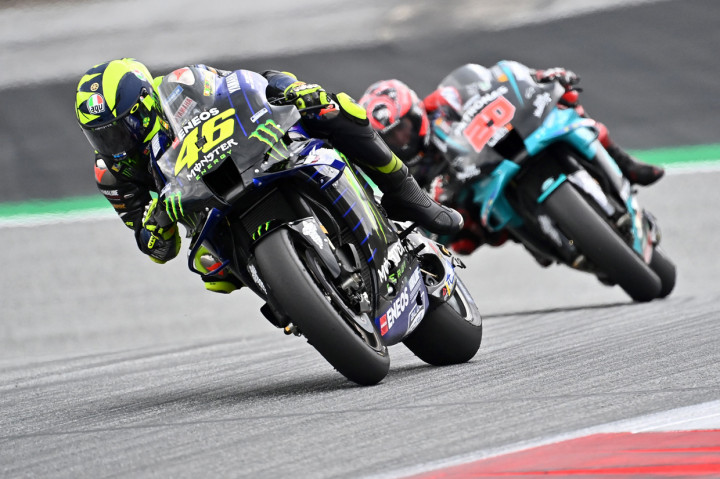 Adapun Valentino Rossi menjadi satu-satunya pebalap Yamaha yang berhasil finis 10 besar.