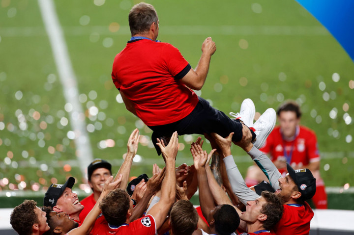 Hans-Dieter Flick jadi pelatih kedua yang berhasil mengantarkan Bayern meraih trigelar, setelah Jupp Heynckes pada 2013.