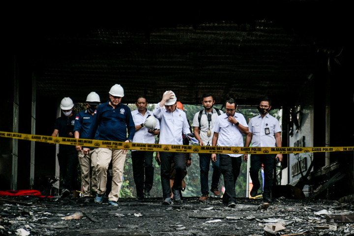 Kapuslabfor Bareskrim Mabes Polri Brigjen Ahmad Haidar, Direktur Tindak Pidana Umum Bareskrim Polri Brigjen Ferdy Sambo, dan Wakil Direktur Kriminal Umum Polda Metro Jaya, AKBP Jean Calvijn Simanjuntak, bersama pihak Kejaksaan Agung masuk ke gedung Kejaksaan Agung lewat pintu depan di Jalan Sultan Hasanuddin sekitar pukul 09.30 WIB.