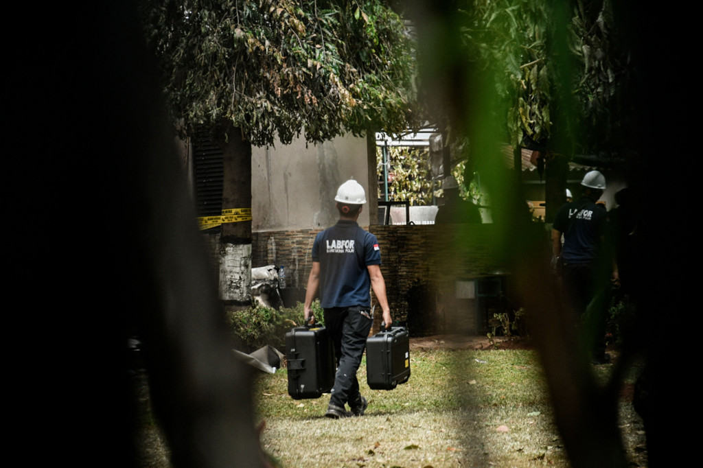 Sebelumnya, tim Inafis dari Mabes Polri menerbangkan drone dalam olah TKP pasca-peristiwa kebakaran gedung Kejaksaan Agung, Kebayoran Baru, Jakarta pada pukul 09.10 WIB.
