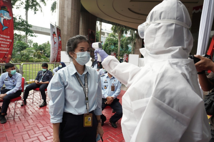 Koordinator Wilayah Sub Satuan Tugas (Satgas) Covid-19 BIN, Sony Arifianto mengatakan swab test ini digelar atas permintaan dari Ditjen Imigrasi terhadap BIN. Sebelumnya, kantor Ditjen Imigrasi tersebut ditutup selama 10 hari setelah lima pegawainya terinfeksi paparan virus SARS Cov2.
