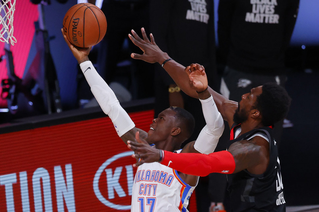 Dennis Schroder memastikan kemenangan Thunder setelah mengubah turnover guard Rockets Danilo Gallinari menjadi layup jitu, untuk memperpanjang keunggulan Thunder menjadi 111-108 dengan sisa waktu 35,9 detik. Schroder yang main dari bangku cadangan mencetak 30 poin untuk memimpin perolehan angka Thunder.