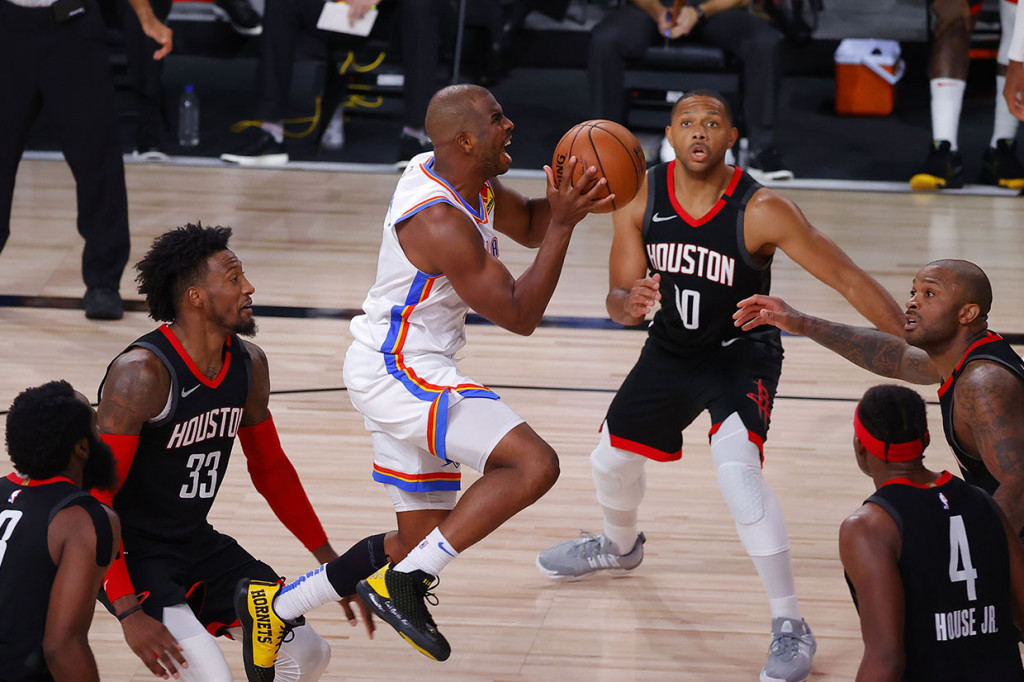 Chris Paul menambahkan 26 poin, enam rebound, dan tiga steal.