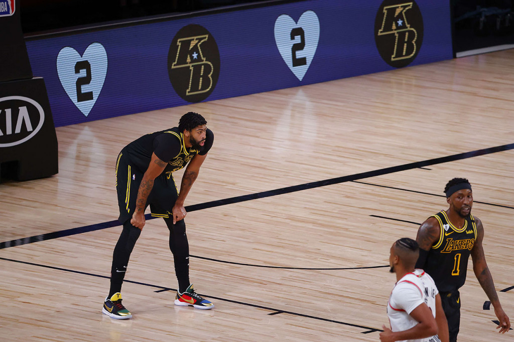 Bagi Lakers, kemenangan ketiga di putaran pertama itu menjadi istimewa karena terjadi di 'Hari Kobe'. Senin, 24 Agustus 2020 adalah tepat 20 tahun sang legenda Kobe Bryan berkarir di Lakers.