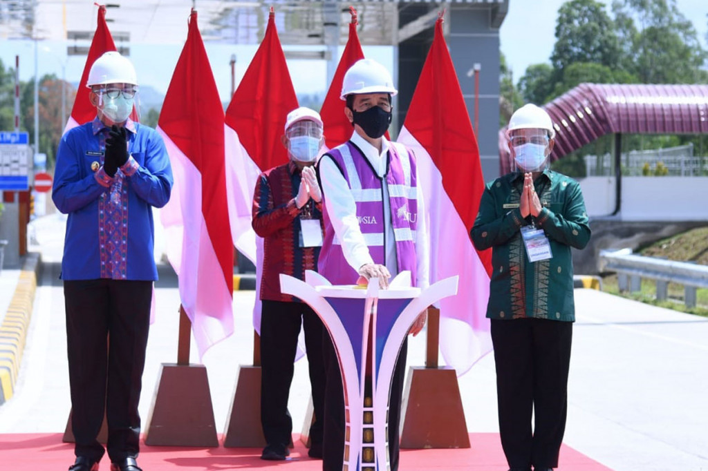 Presiden Joko Widodo meresmikan jalan tol pertama di Provinsi Aceh, yaitu jalan tol ruas Sigli-Banda Aceh Seksi 4 yang menghubungkan Indrapuri-Blang Bintang.
