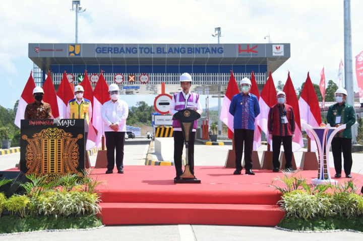 Kepala Negara menyampaikan ucapan terima kasih kepada pemerintah daerah dan seluruh masyarakat Aceh yang mendukung jalannya pembangunan tersebut. 